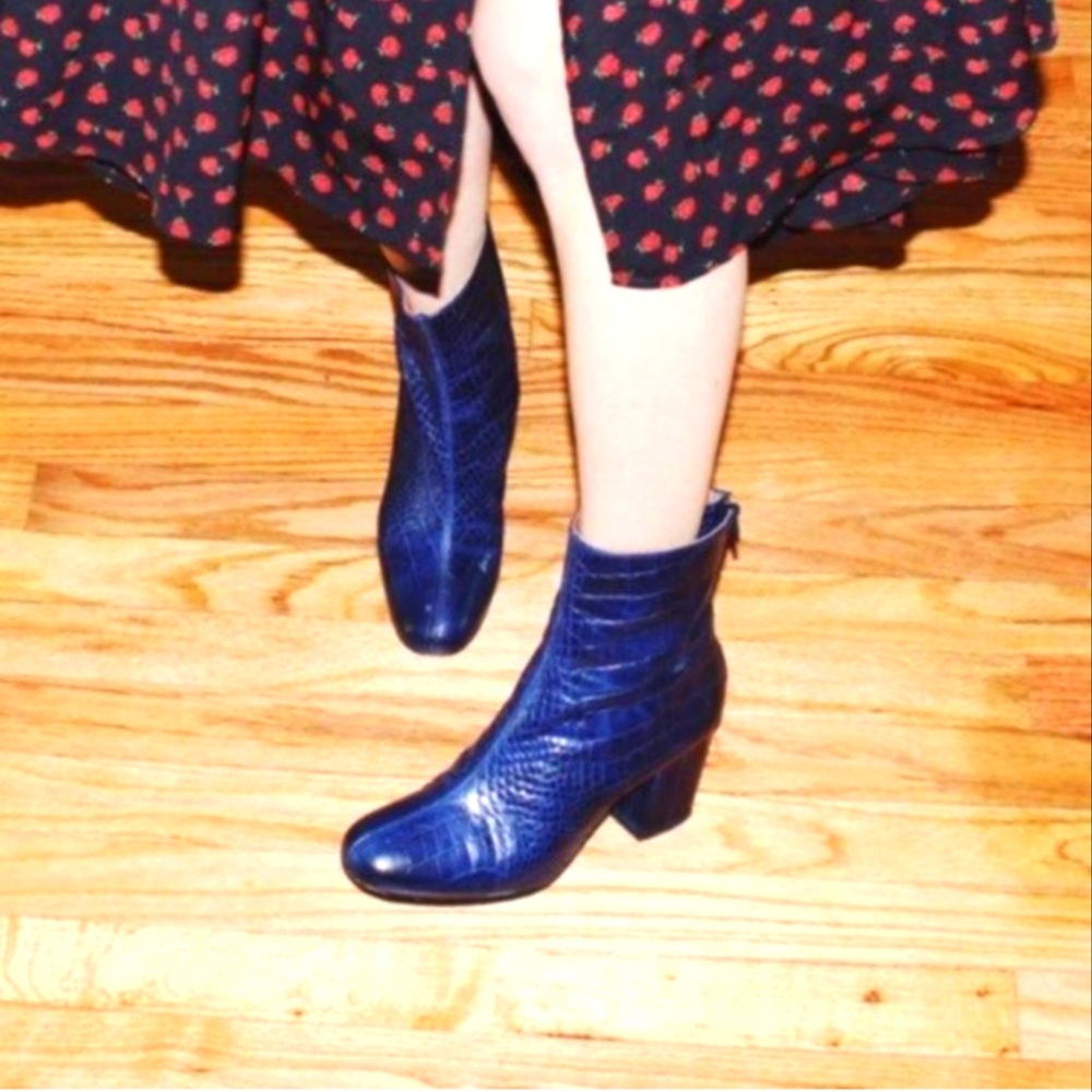 Free People Blue Cecile Croc Embossed Heel Booties size 8